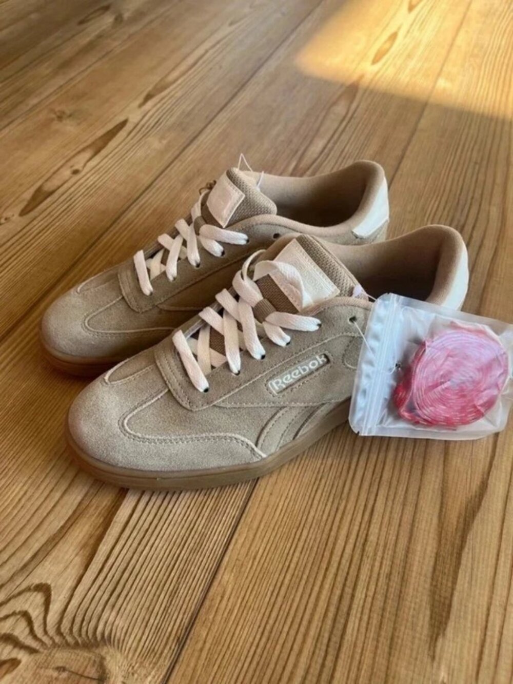 Reebok Sneakers Size 8.5 US 6